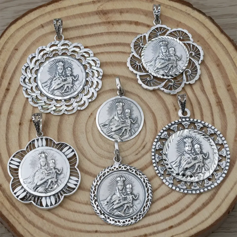 Medallas Virgen del Carmen en plata de ley forma redonda