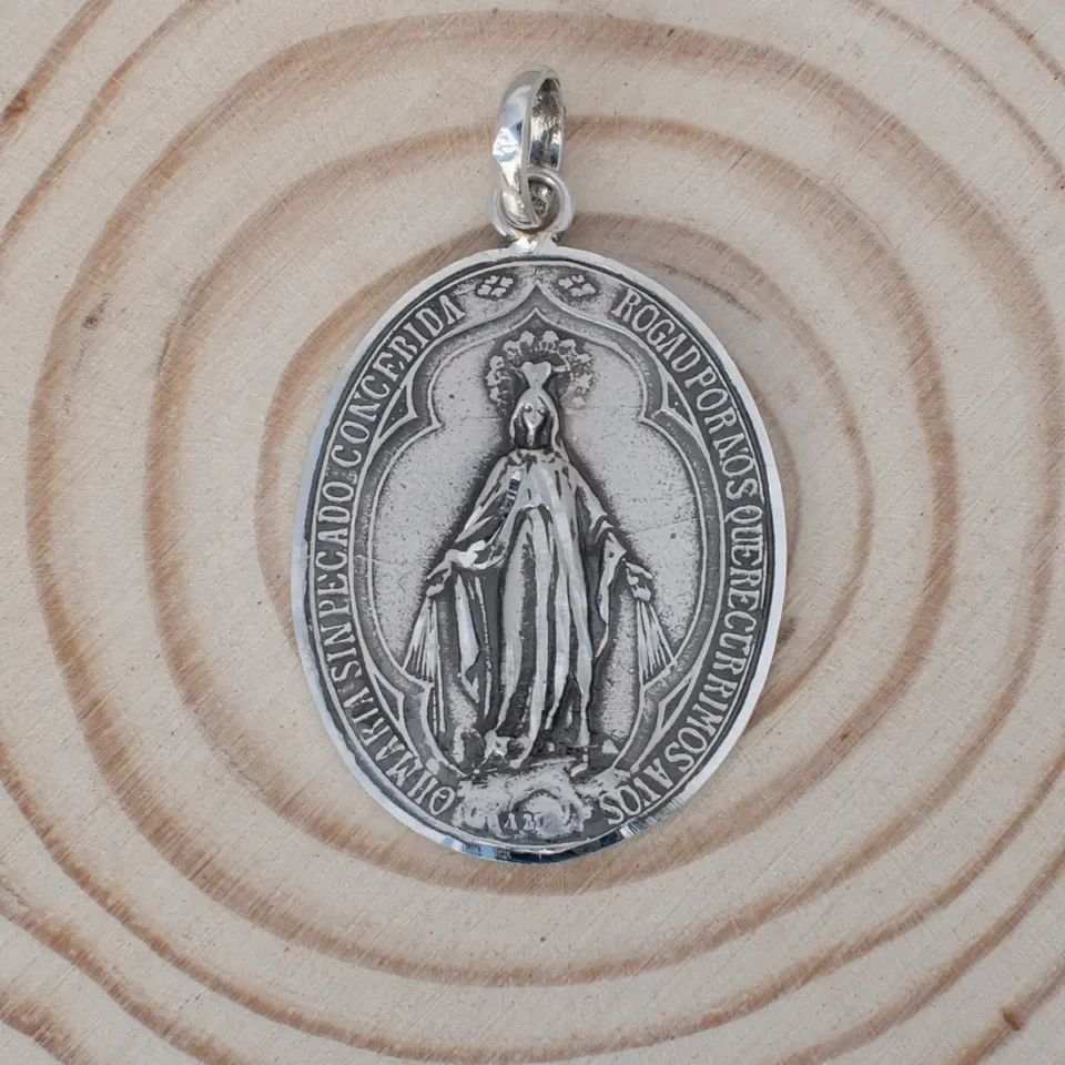 Medalla Virgen de la Milagrosa forma oval en Plata de ley