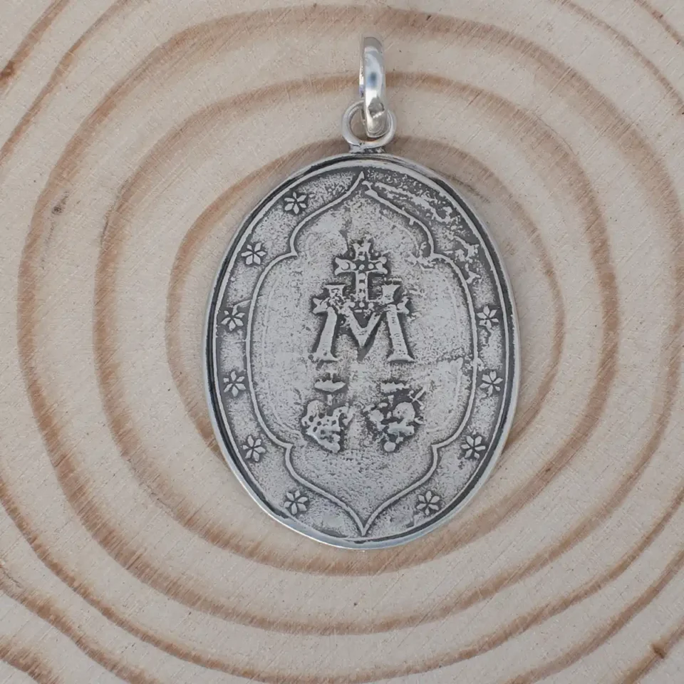 Medalla Virgen Milagrosa en forma oval en plata de ley