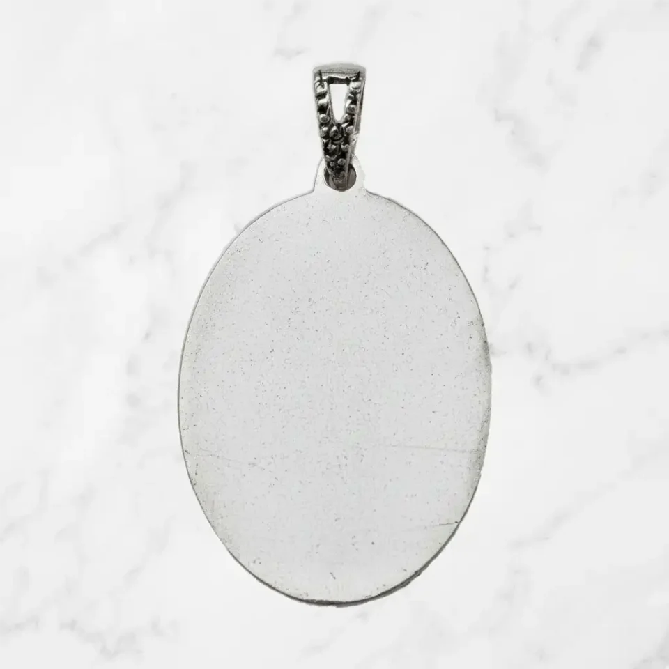 Medalla Santa Elena en plata de ley forma oval espalda lisa