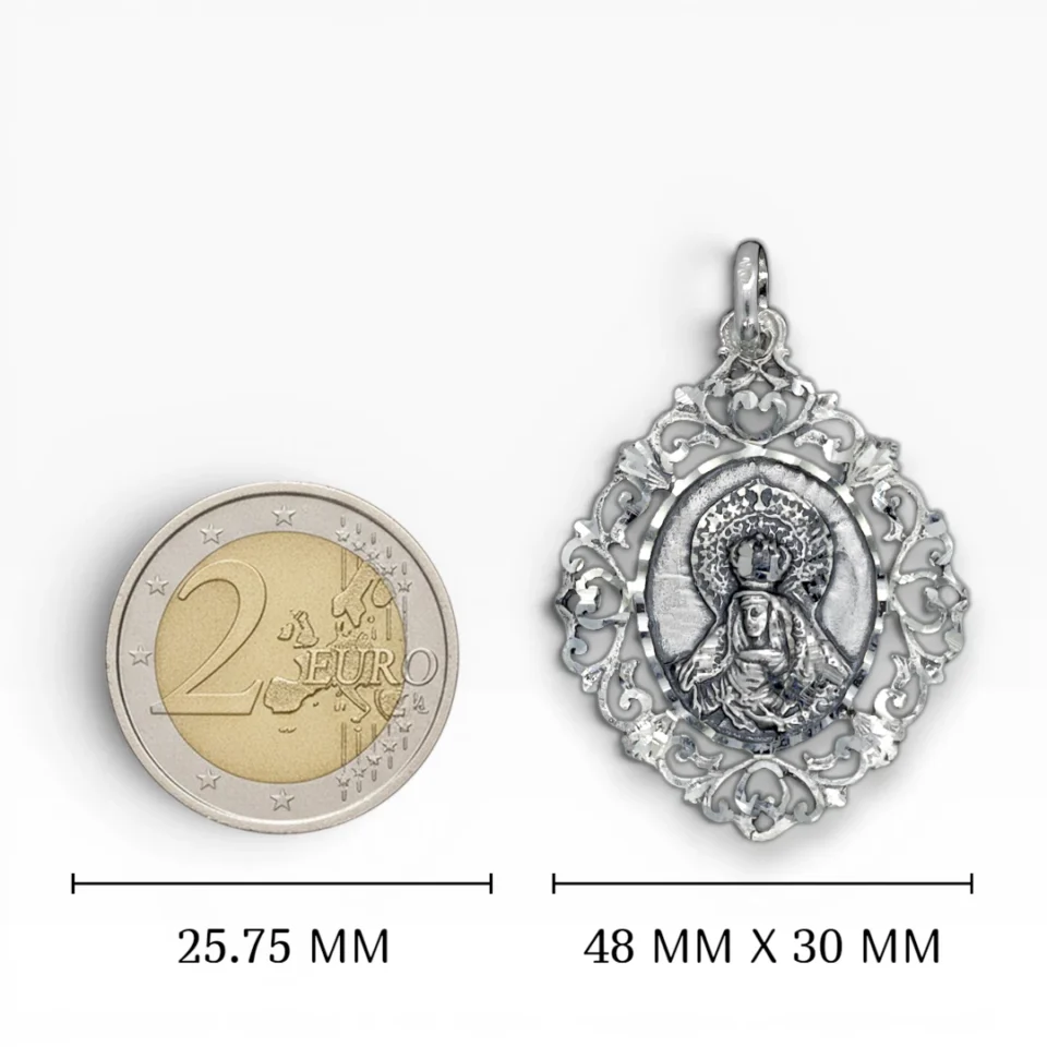 Medalla Esperanza de Triana en plata de ley con cerco oval tamaño s 48 mm x 30 mm