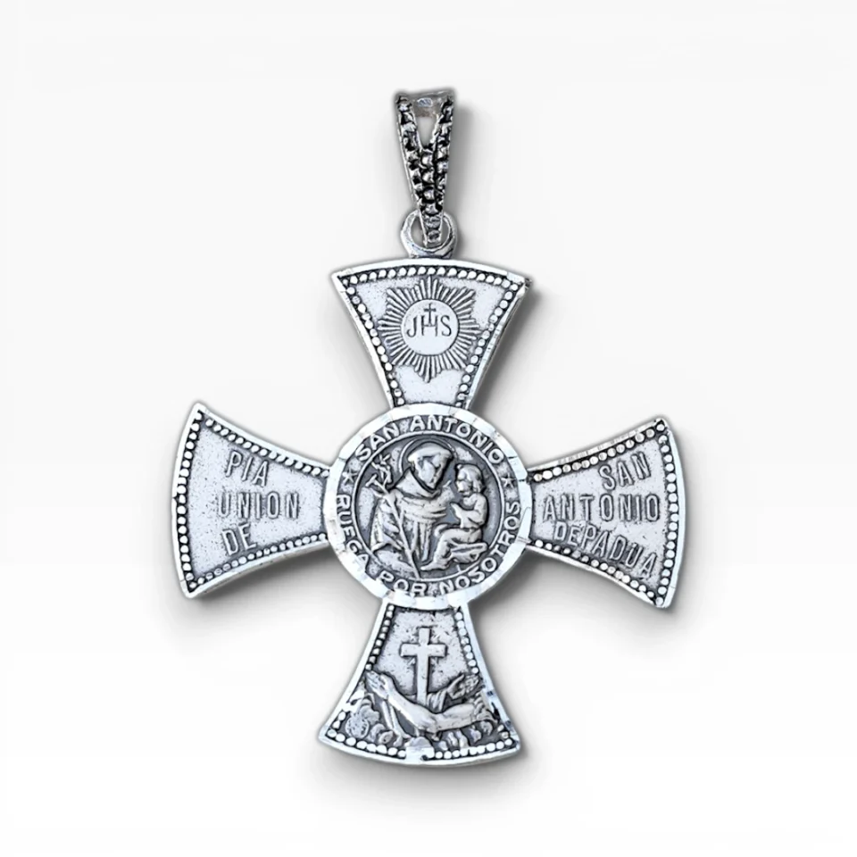 Cruz de San Antonio de Padua en plata de ley con inscripción Pia Union de San Antonio.