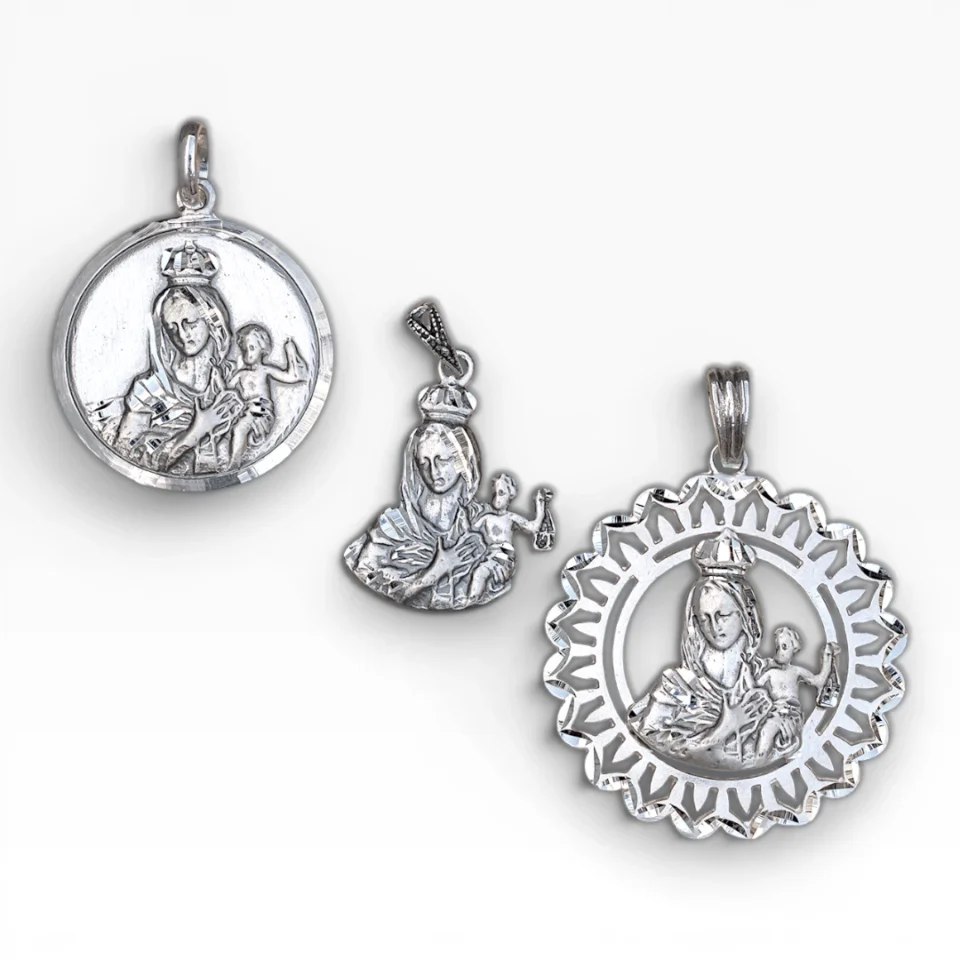 Medalla virgen del Carmen en plata de ley varios modelos vista frontal.